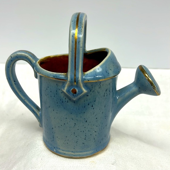 Vintage “McCoy” pottery USA small glazed watering can with cabbage rise design - Picture 3 of 11